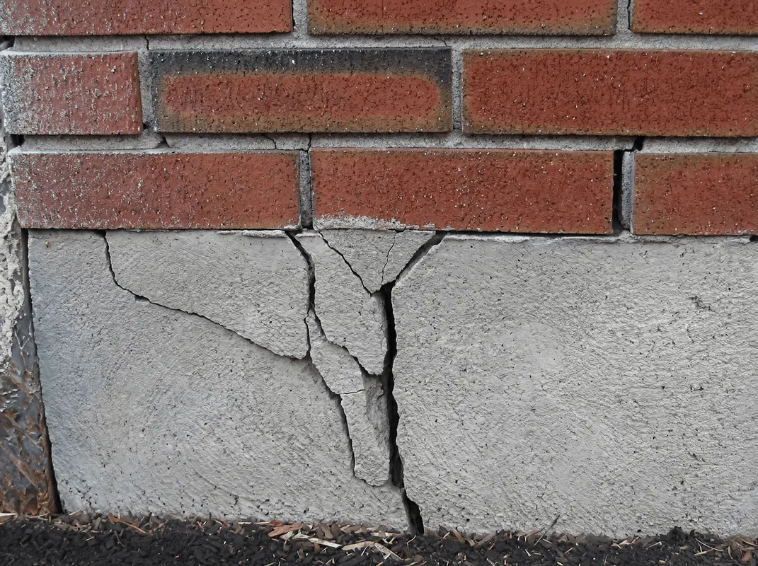 Concrete foundation with serious structural damage in El Paso, TX